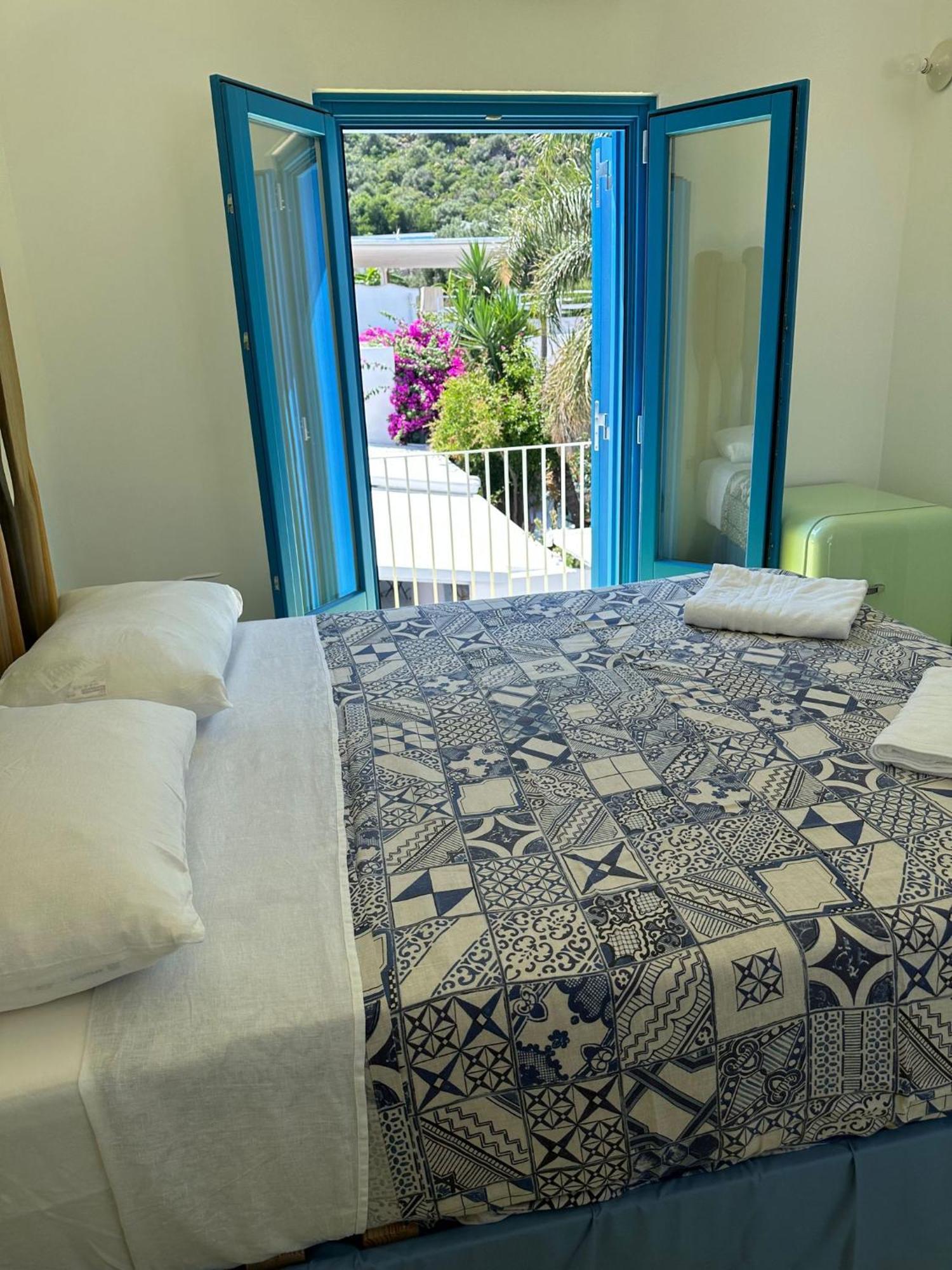 Art B&B Panarea Bagian luar foto